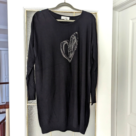 Nitto Tops - NWOT XL Rhinestone Heart Tunic